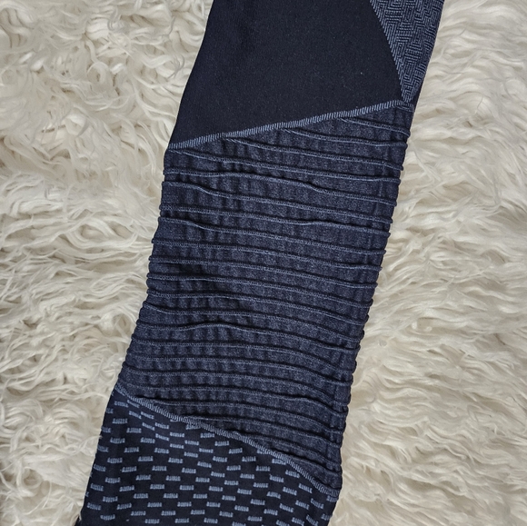 Spanx Seamless Moto Leggings - Picture 9 of 9